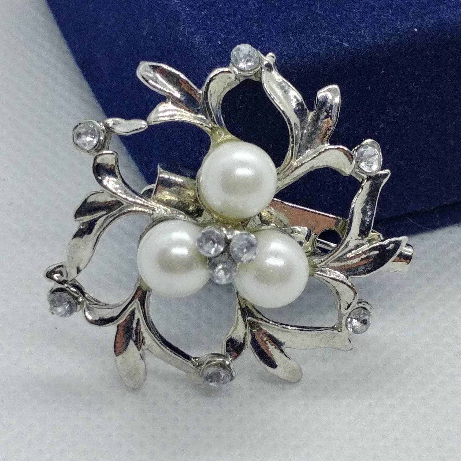 Vintage Silber Brosche Mit Perlen von VintageBijouStore