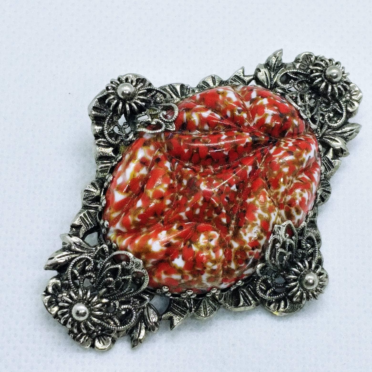 Vintage Silber Ton Brosche Mit Rotem Stein von VintageBijouStore