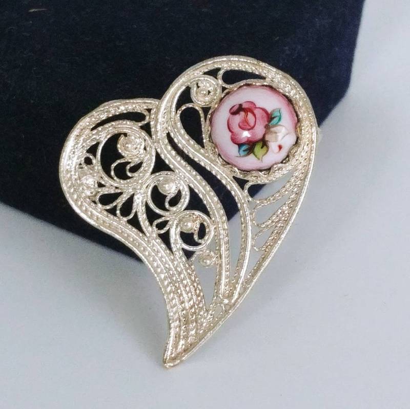 Vintage Silber Ton Herz Brosche Handbemalte Blumen Anstecknadel von VintageBijouStore