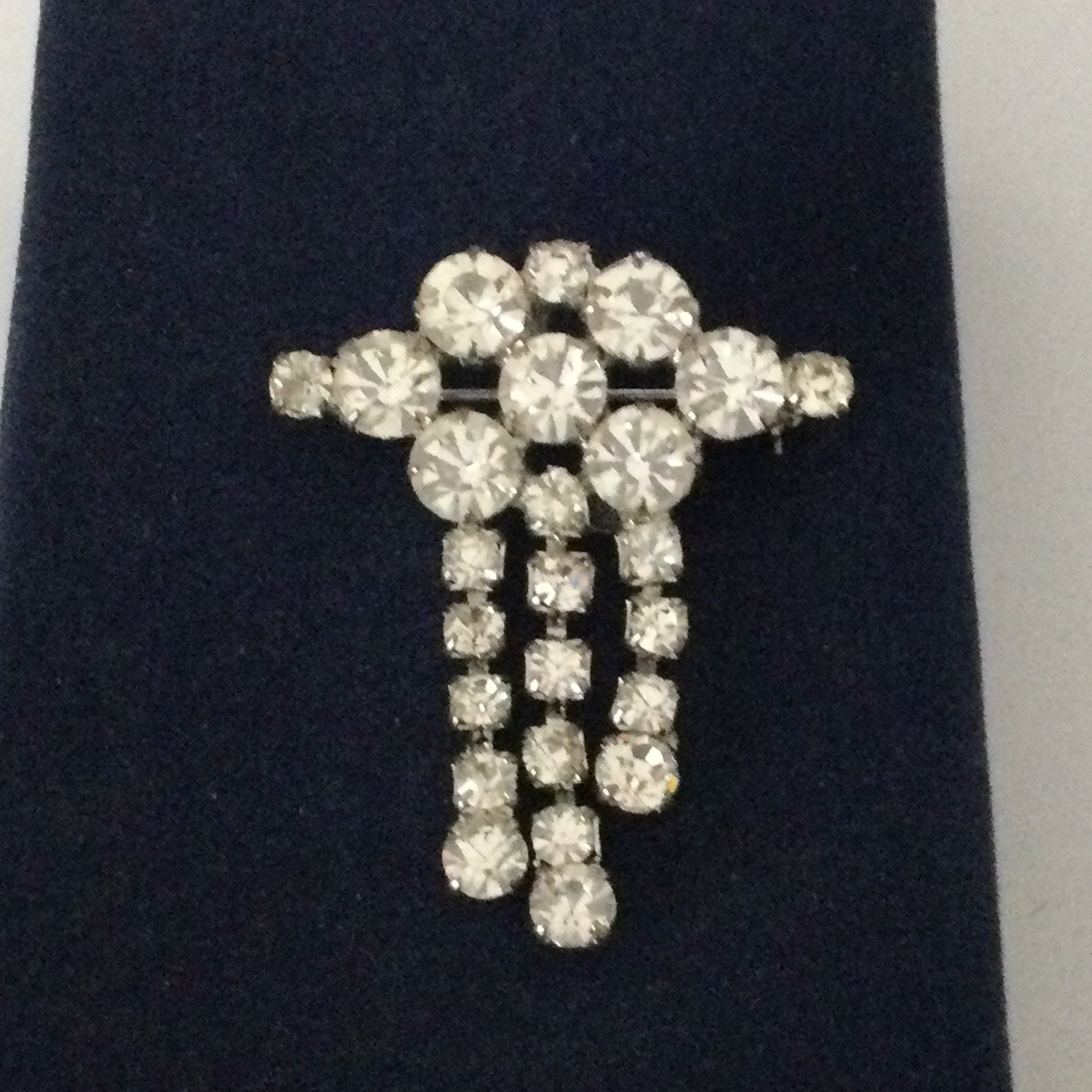 Vintage Silber Ton Kristall Brosche Pin von VintageBijouStore