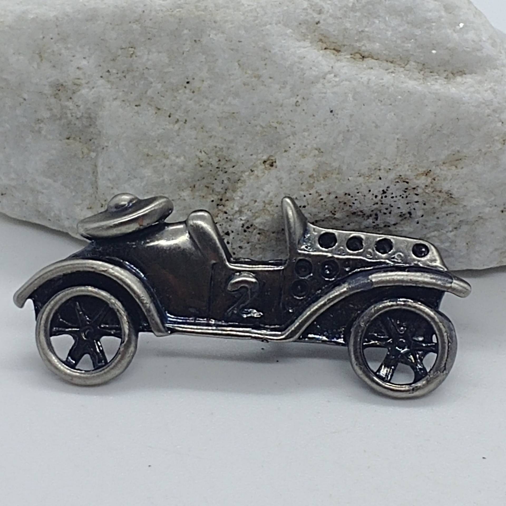 Vintage Sportwagen-Brosche Aus Messing Detailgetreue Fahrzeug-Anstecknadel von VintageBijouStore