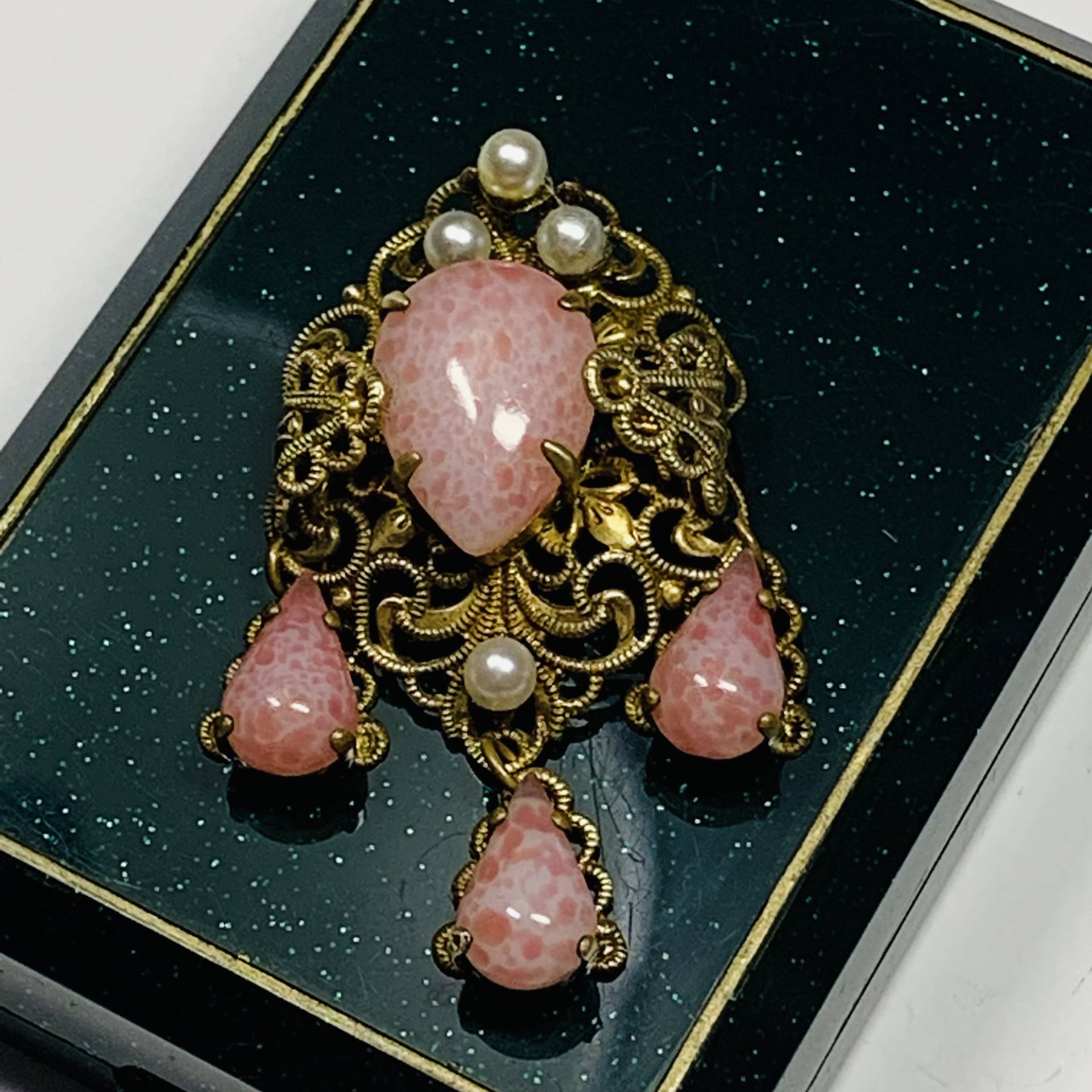 Vintage Violette Perlen Brosche von VintageBijouStore