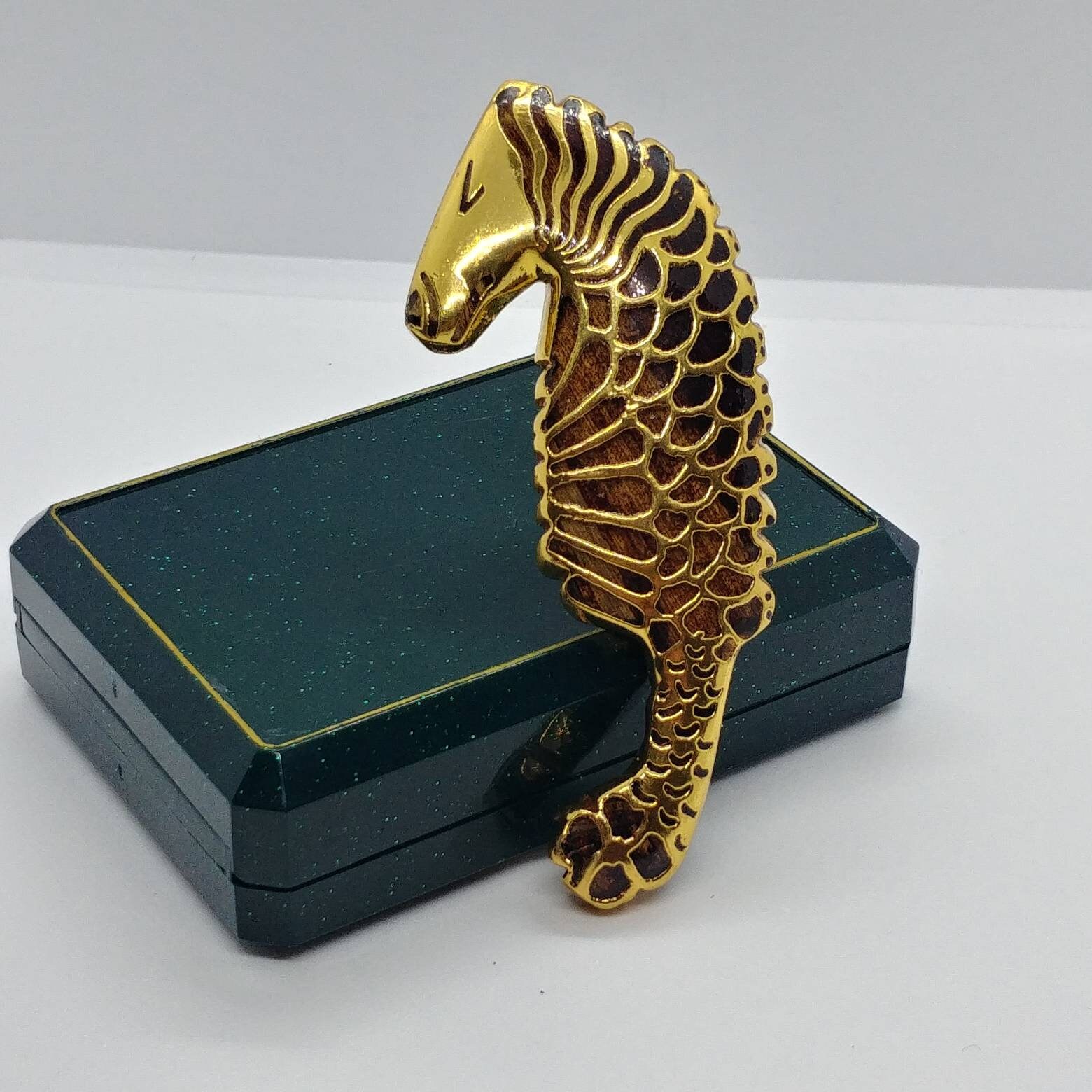 Vintage Zebra/Giraffe Tier Brosche Gold Mit Brauner Emaille von VintageBijouStore