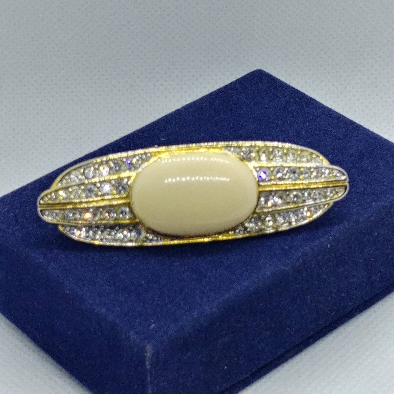 Weiße Vintage Brosche Mit Strass Und Emaille von VintageBijouStore