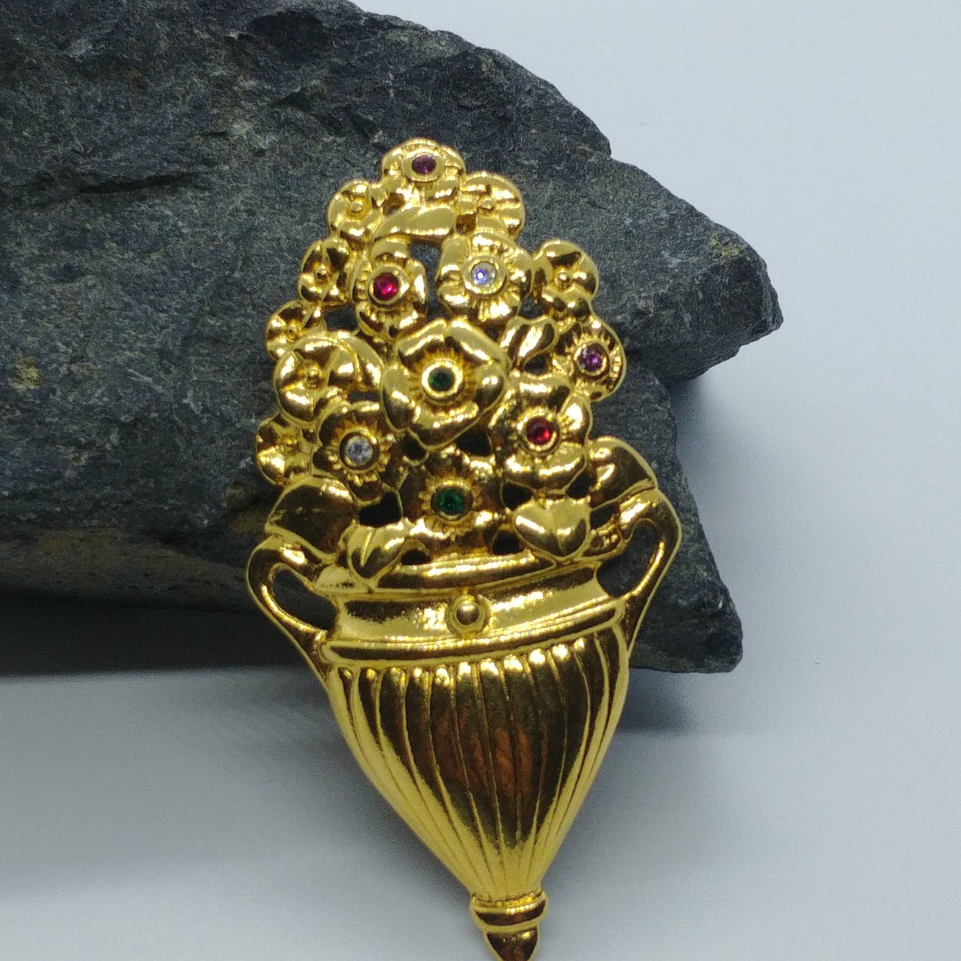 Vintage Korb/Vase Blumenbrosche Goldfarben Vintage Korb/Vase Blumenbrosche Goldfarben von VintageBijouStore