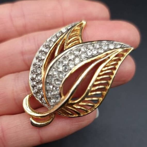 Vintage Goldene Brosche Mit Strasssteinen. Signiert West Germany von VintageBlitzDE