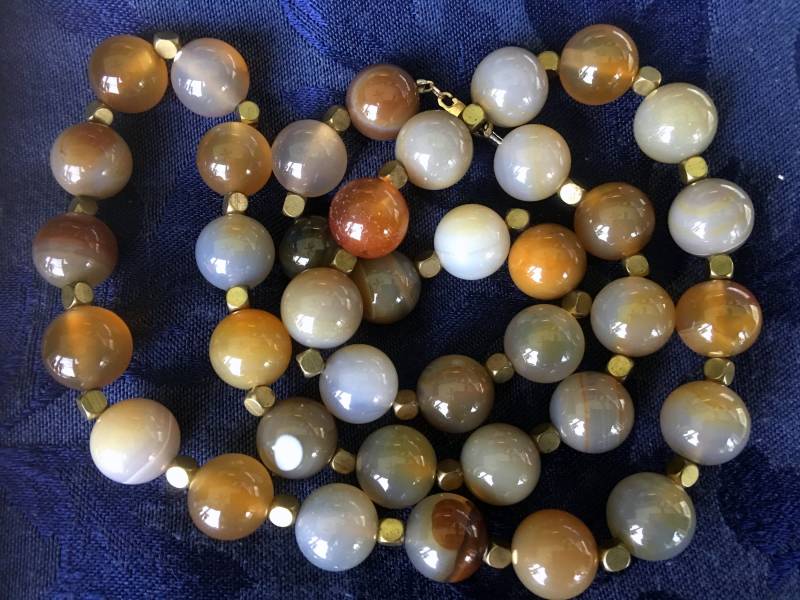 Seltene Achat Perlen Kette Grau-Blaue & Braune Chunky Runde Perlen 1, 2 cm Seltene Achat Perlen Kette Grau-Blaue & Braune Chunky Runde Perlen 1, 2 cm von VintageBoutiqueLivad