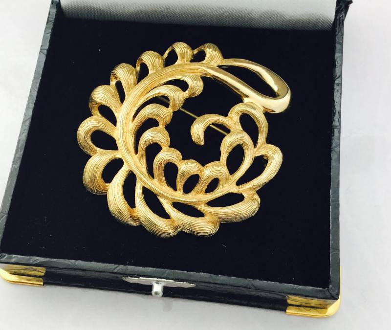1960's Goldene Monet Brosche von VintageBoxJewellery