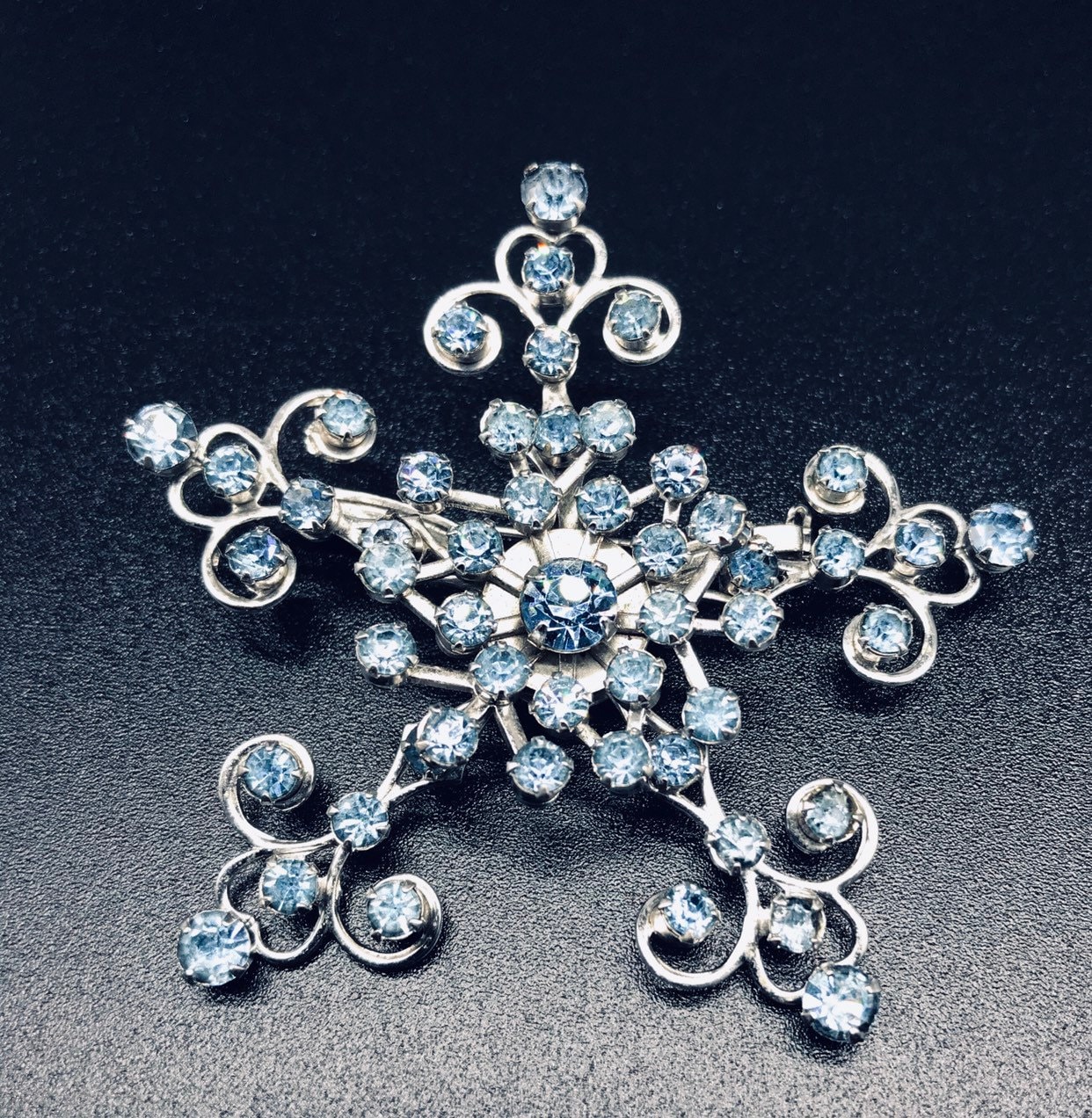 50Er Jahre Blaue Strass Brosche von VintageBoxJewellery