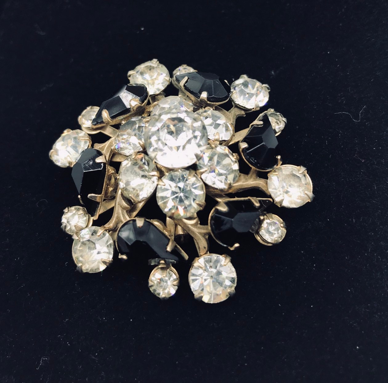 Schwarze Strass Brosche von VintageBoxJewellery