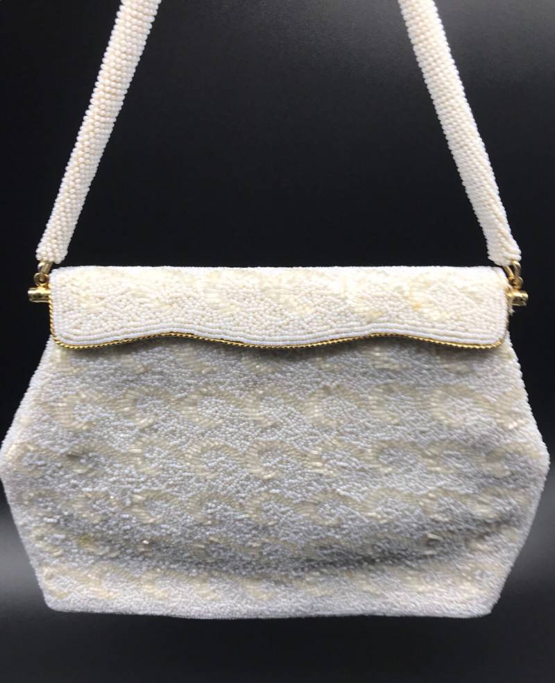 Vintage Geldbörse Mit Cremefarbenen Perlen von VintageBoxJewellery