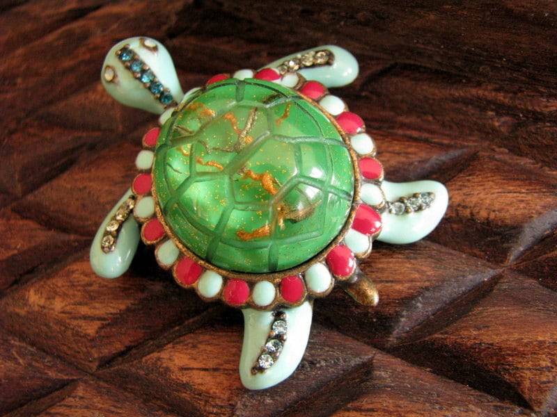 Vintage Emaille Schildkröte Brosche Messing Strass Tierfigur von VintageButikGita