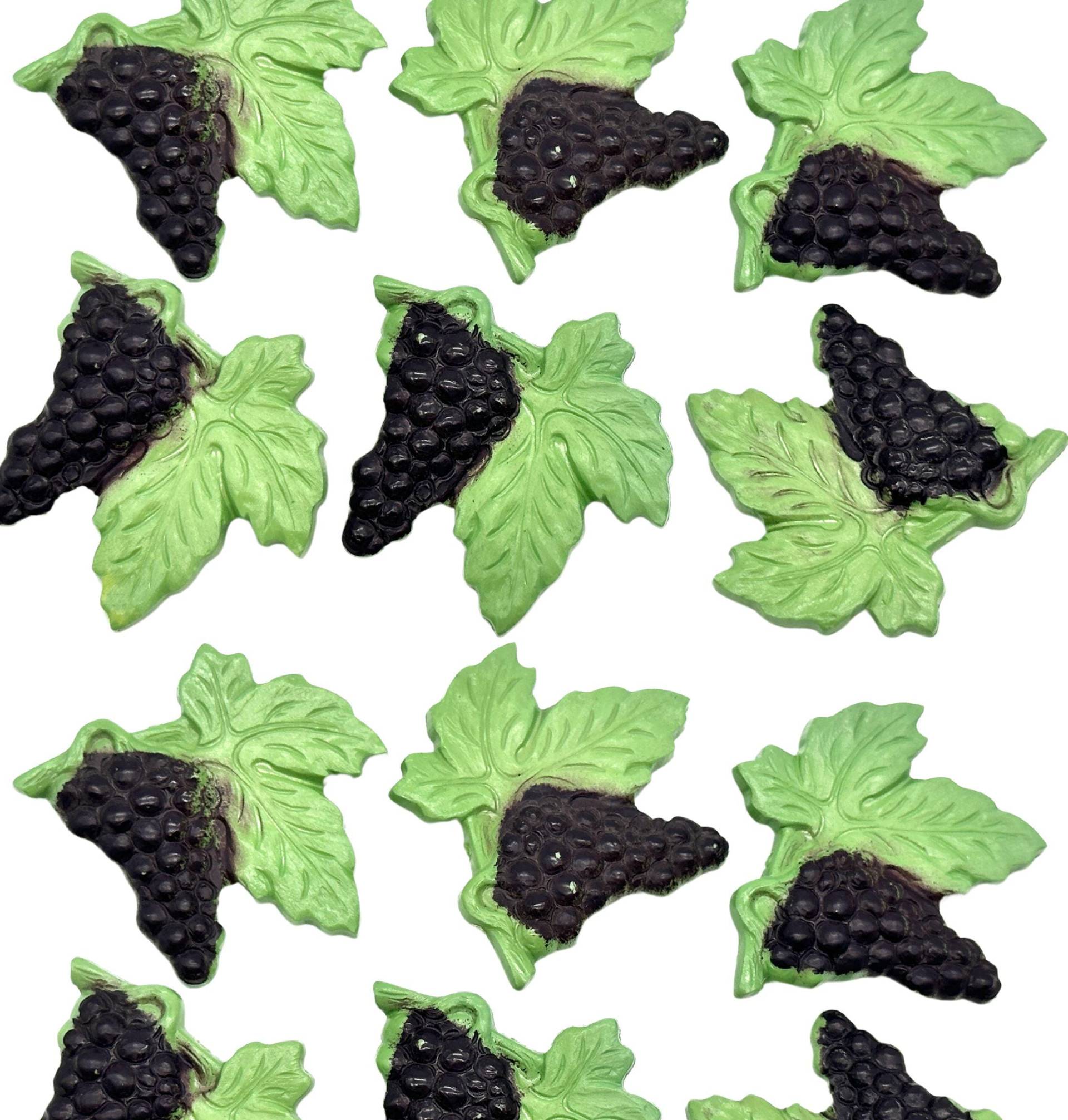 Vintage Trauben Broschen Dekorative Knöpfe Lila & Grün | 2Er-Set von VintageButtonStore