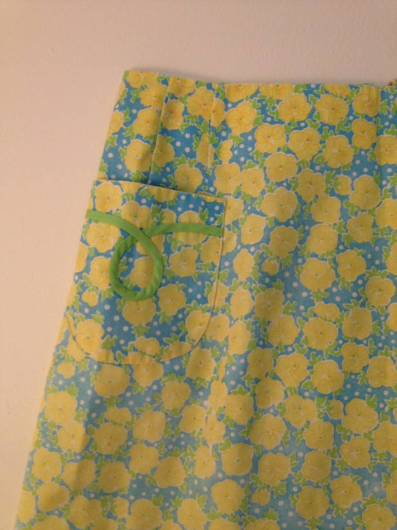 Lilly Pulitzer Rock/Adrettermuster in Türkis Aqua Mit Gelben Stiefmütterchen Blumen Grünen Blättern Weiße Punkte Groß von VintageByBeth