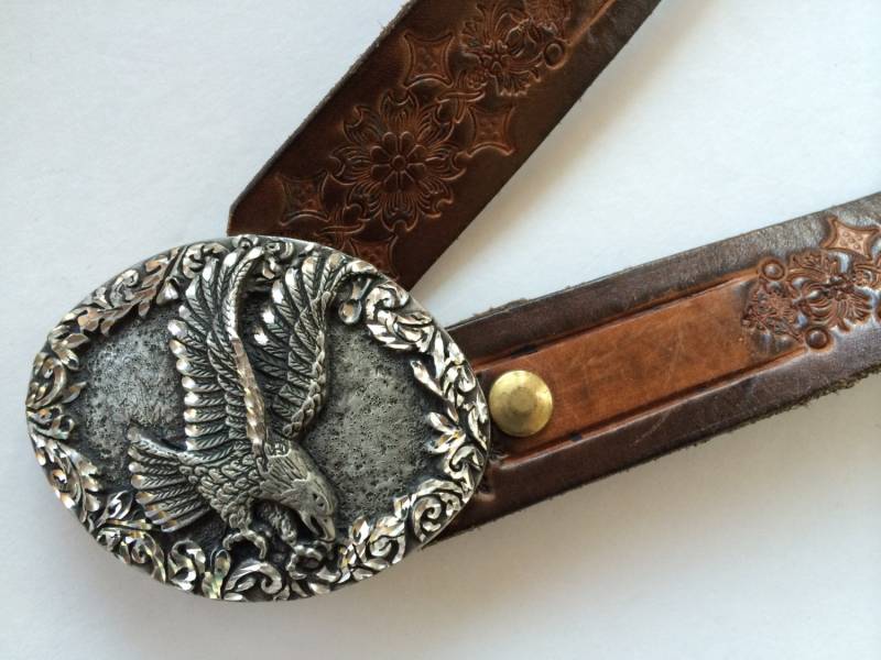 Vintage Cowboy Gürtel - Weißkopfseeadler Gürtelschnalle Love This Hand Punziert Leder Reiche Patina Sportler Südwestlichen Volkskunst Vintage Cowboy Gürtel - Weißkopfseeadler Gürtelschnalle Love This Hand Punziert Leder Reiche Patina Sportler Südwestlichen Volkskunst von VintageByBeth