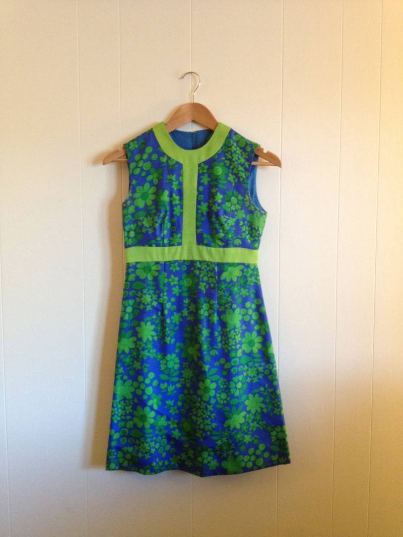Wildes Blumenkleid - Lime & Smaragdgrün Reiches Blaues Blumen/Peck Und Fifth Ave New York Mod-stil Der Frühen Lilly Pulitzer Wildes Blumenkleid - Lime & Smaragdgrün Reiches Blaues Blumen/Peck Und Fifth Ave New York Mod-stil Der Frühen Lilly Pulitzer von VintageByBeth