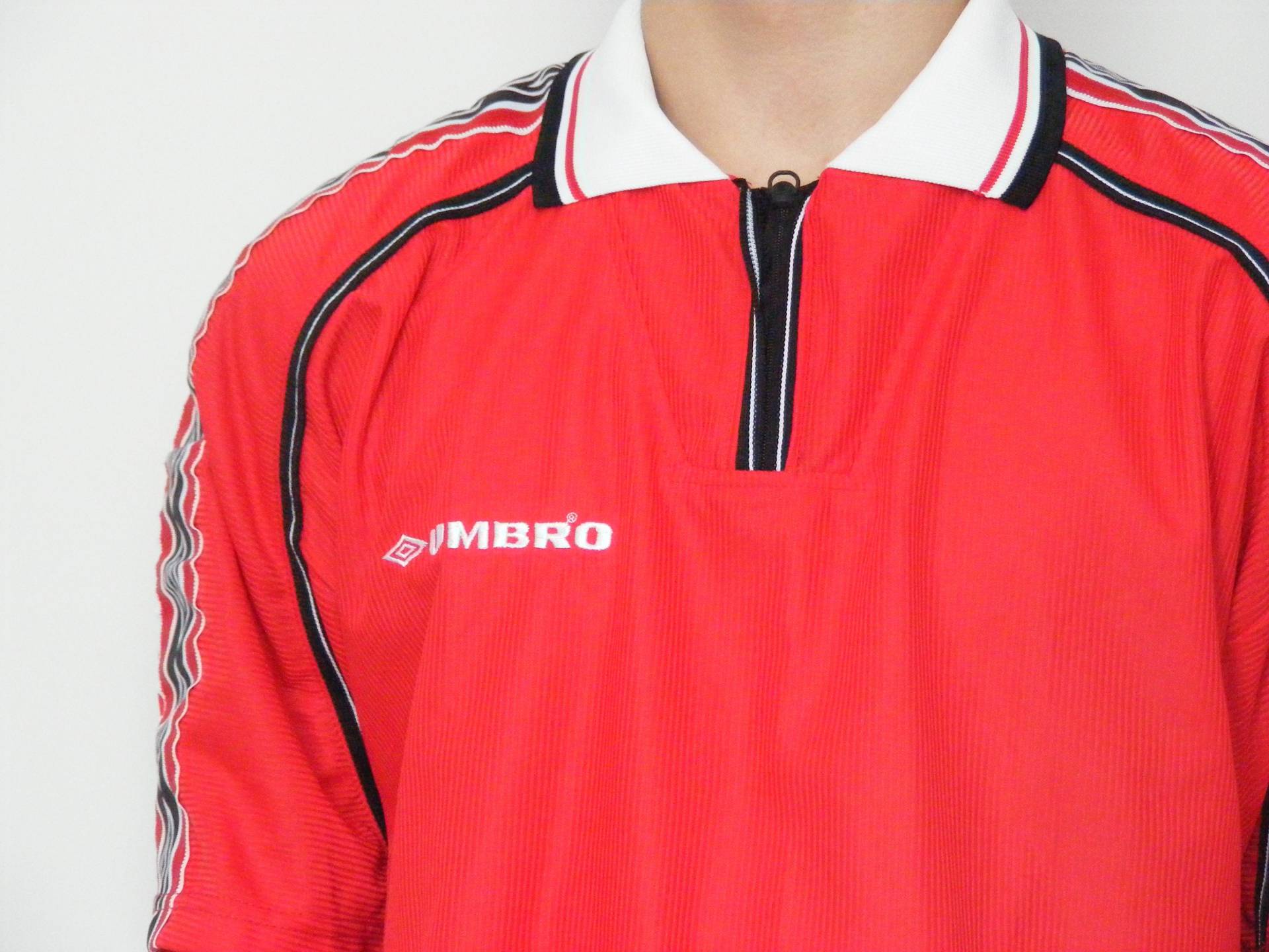 1990Er Jahre Umbro T-Shirt. Jahrgang Rot Retro Sport T-Shirt Freund Geschenk Hipster Größe Medium M 1990Er Jahre Umbro T-Shirt. Jahrgang Rot Retro Sport T-Shirt Freund Geschenk Hipster Größe Medium M von VintageByElen