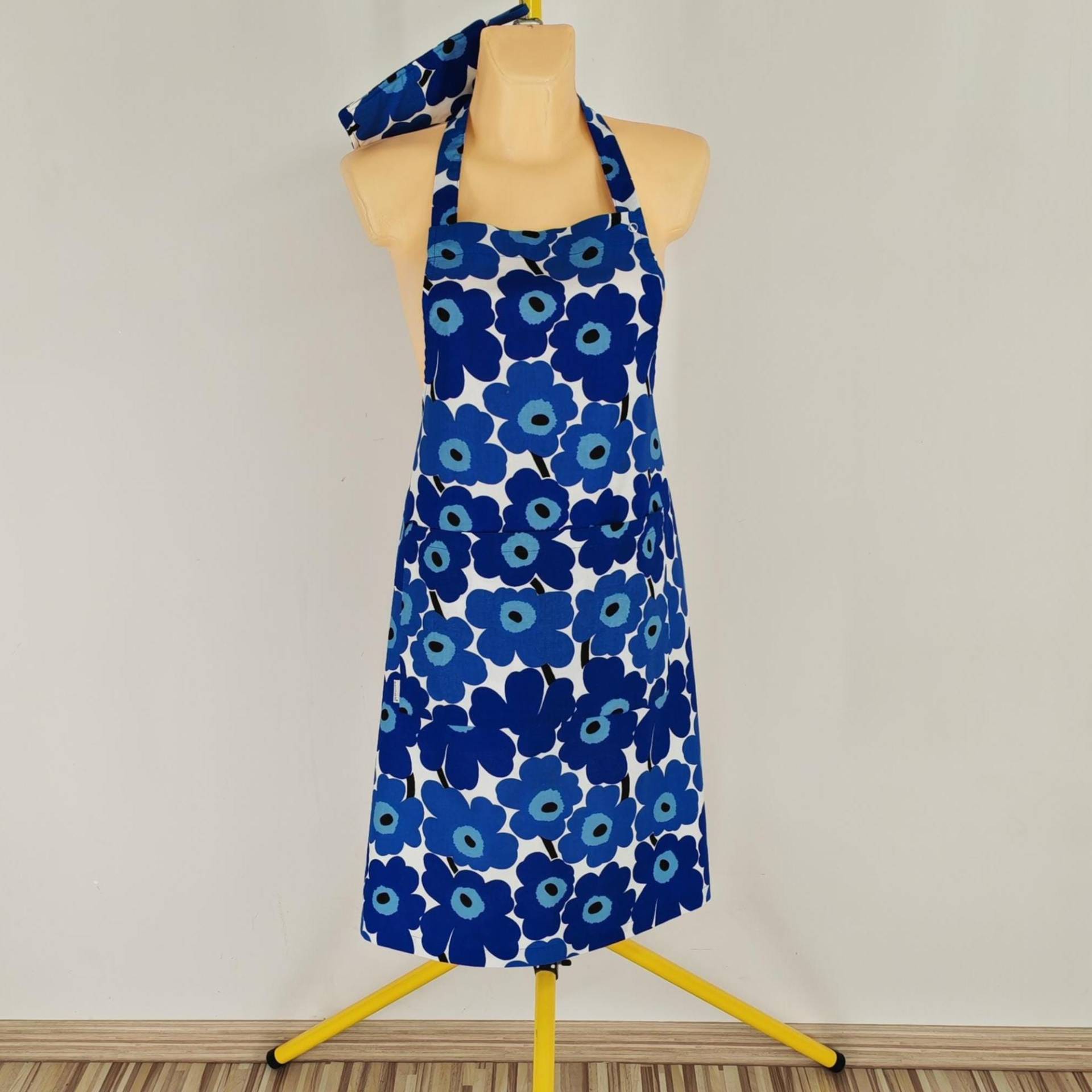 Marimekko Vintage Baumwollschürze Mit Topflappen Marimekko Vintage Baumwollschürze Mit Topflappen von VintageByElen