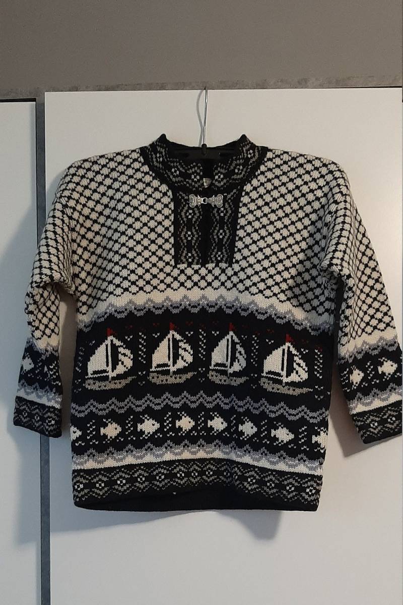 Vintage Kinderpullover Aus Wolle. Folk Weiß Blau Ornamente. Kinder Pullover Winter Pullover. Größe 120 cm von VintageByElen