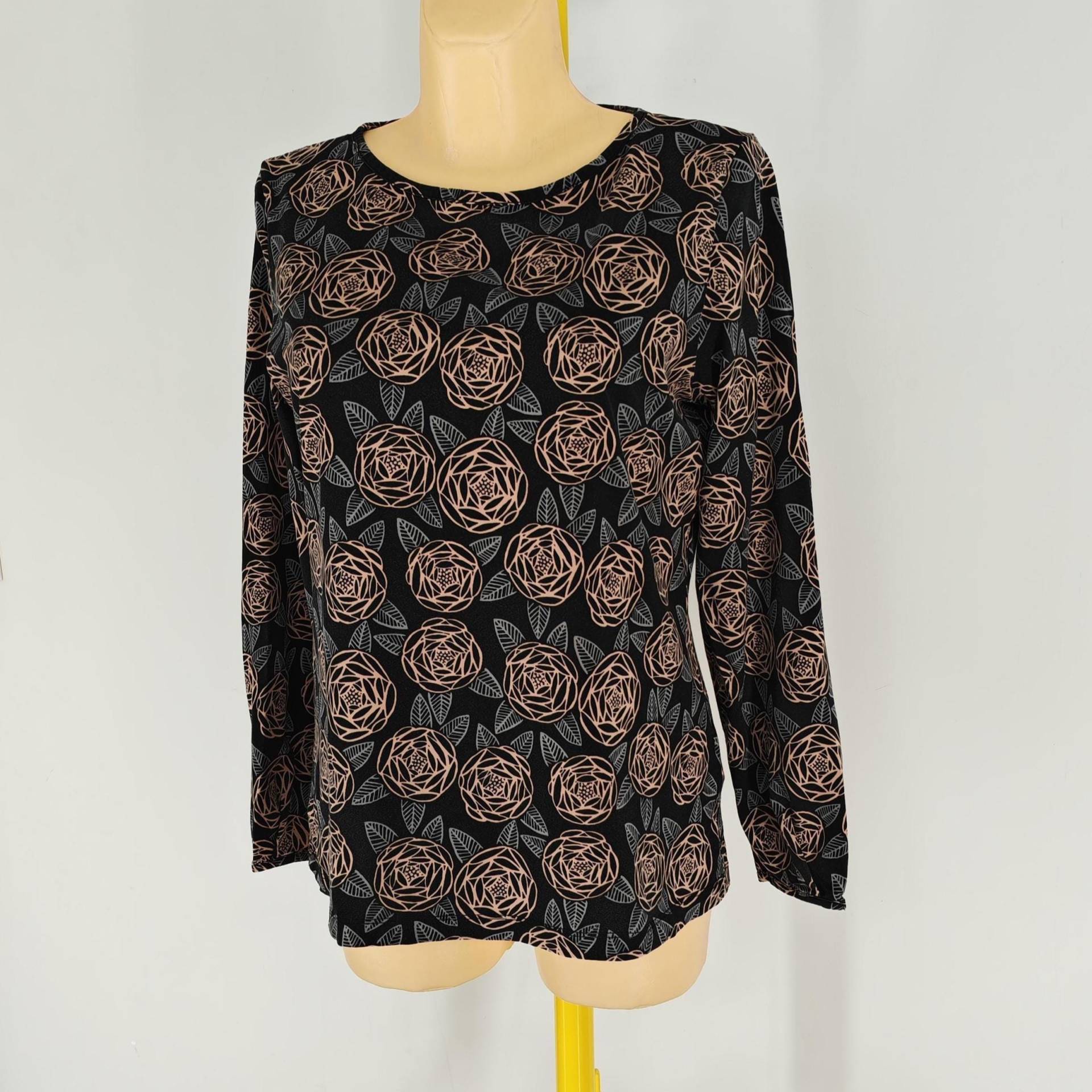 Vintage Marimekko Schwarz Geblümten Langarm Baumwoll Top. Größe L Large Vintage Marimekko Schwarz Geblümten Langarm Baumwoll Top. Größe L Large von VintageByElen