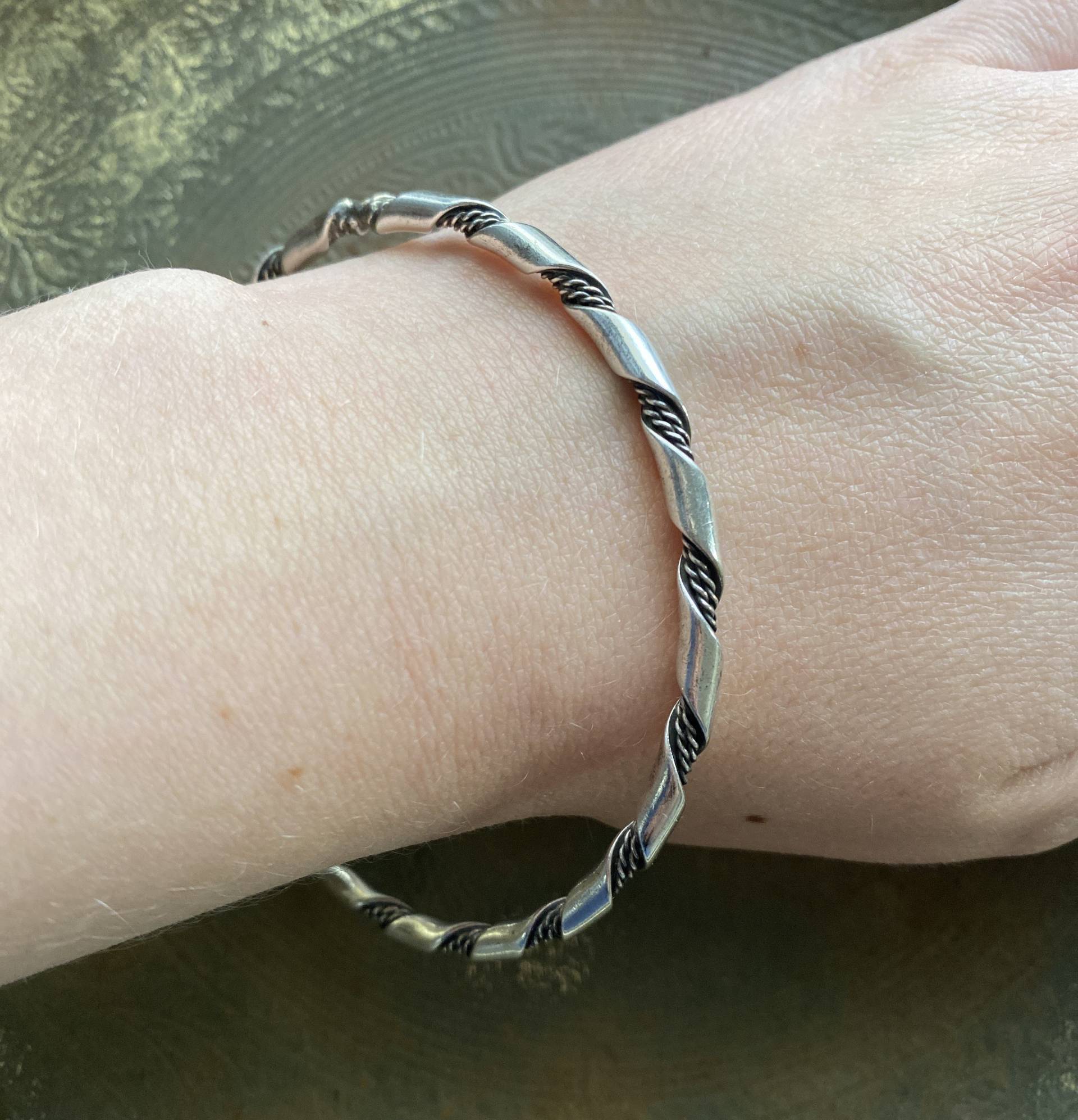 Vintage 925 Sterling Silber Detaillierter Armreif Vintage 925 Sterling Silber Detaillierter Armreif von VintageByLexCo