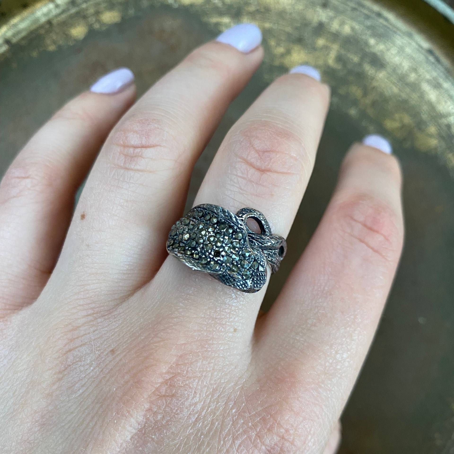 Vintage Sterling Silber Und Marcasite Cobra Schlangen Ring Vintage Sterling Silber Und Marcasite Cobra Schlangen Ring von VintageByLexCo