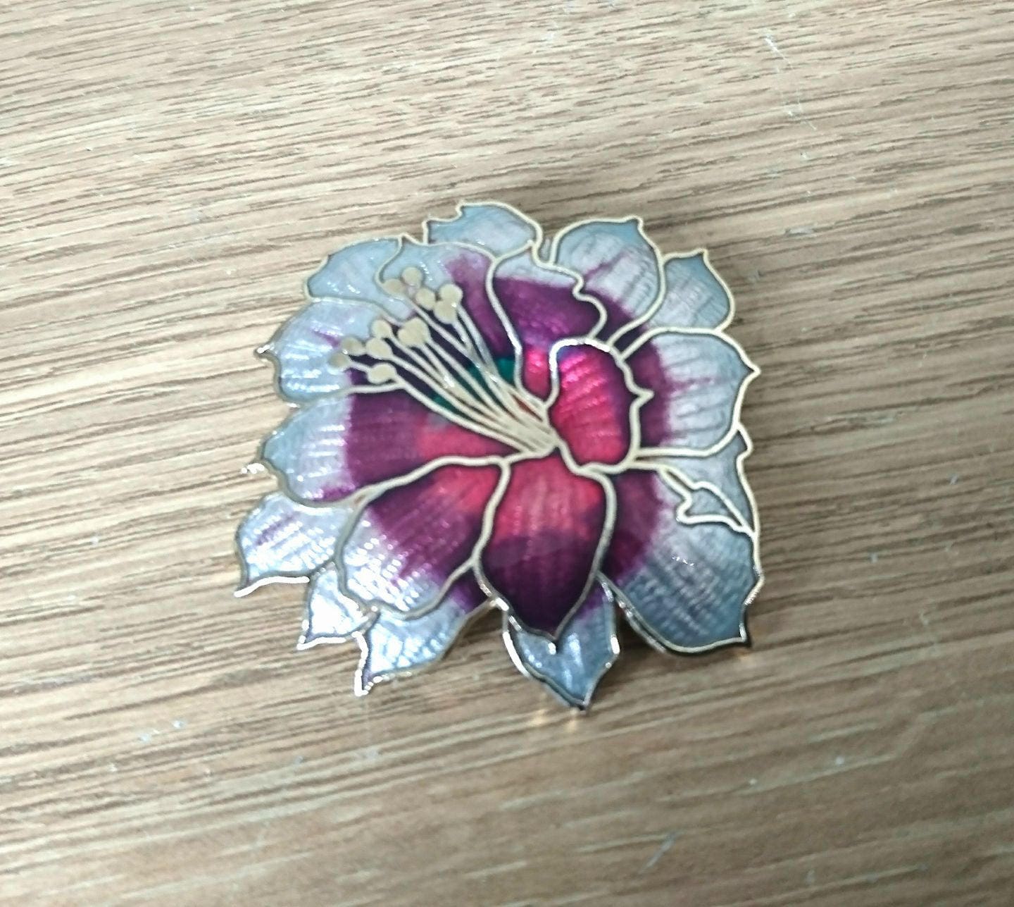 Vintage Blumen Brosche Pin Cloisonné Emaille Rot, Rosa Modeschmuck Schmuck Floral Schmuck, Rote Anstecknadel von VintageByThomas
