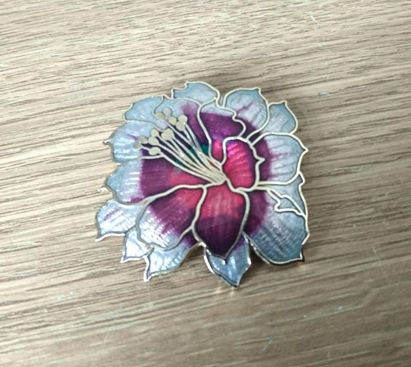 Vintage Blumen Brosche Pin Cloisonné Emaille Rot, Rosa Modeschmuck Schmuck Floral Schmuck, Rote Anstecknadel von VintageByThomas