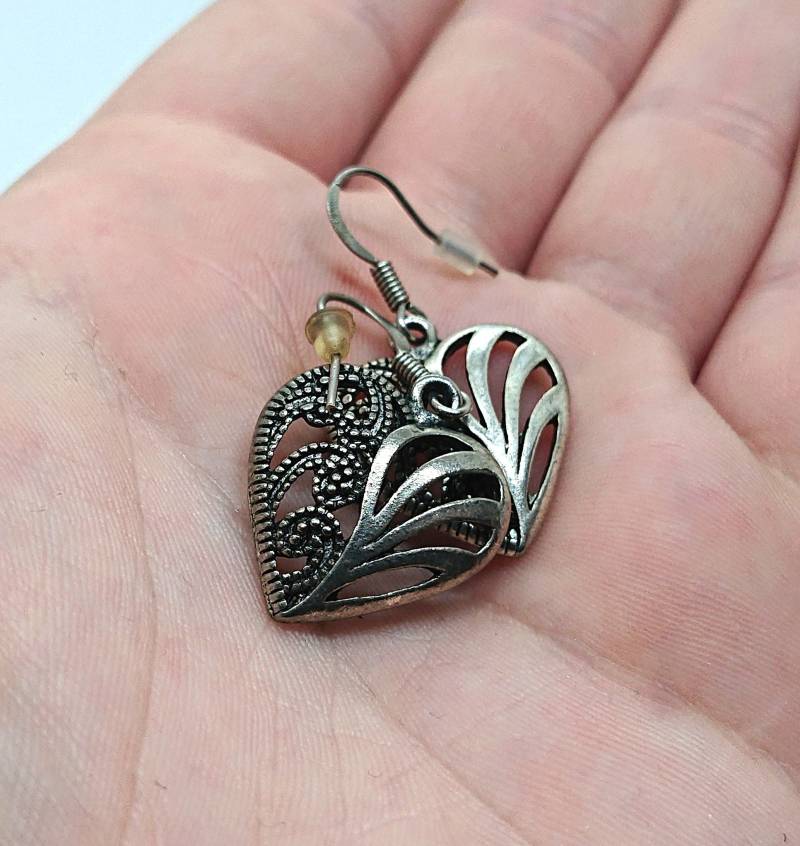 Vintage Ohrringe Herz Geformt Silber Ton Haken Kostüm Schmuck Retro Baumbild Tropfen von VintageByThomas