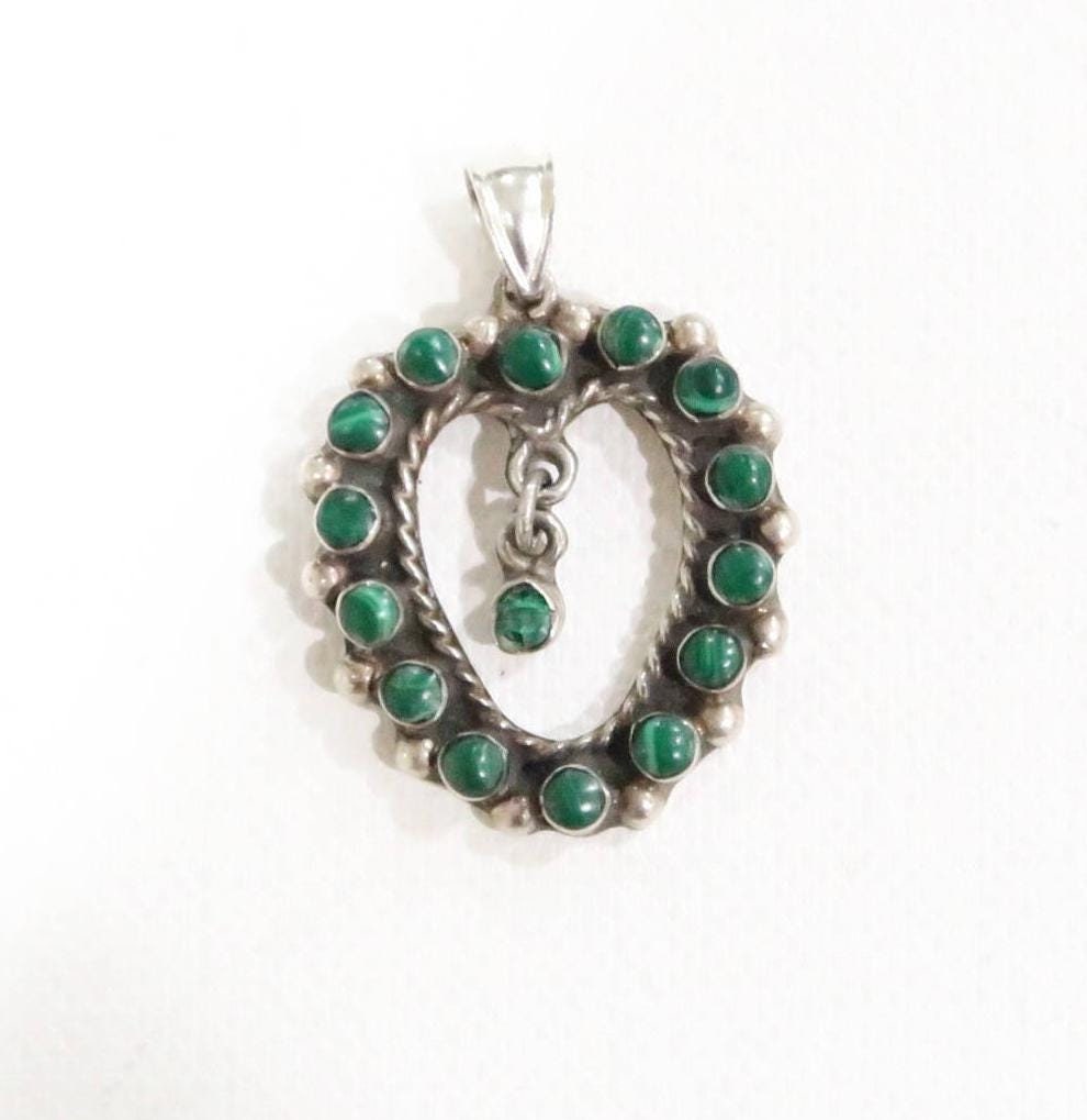Bezauberndes Taxco Sterling Herzanhänger Mit Malachit von VintageByTrader