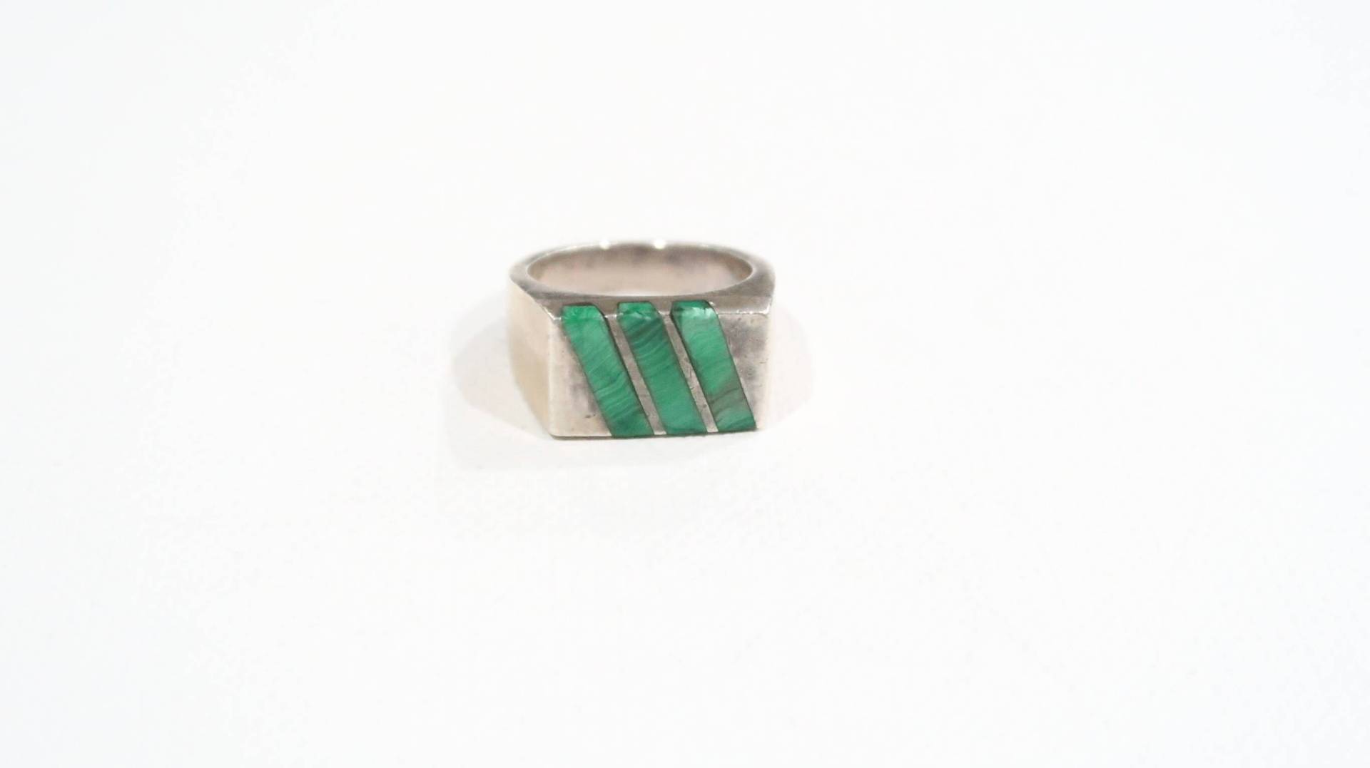Grüne Malachit Drei Streifen Band Sterling Ring Grüne Malachit Drei Streifen Band Sterling Ring von VintageByTrader