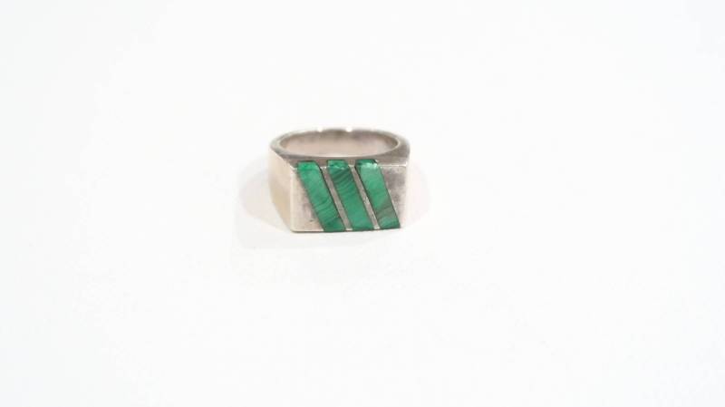 Grüne Malachit Drei Streifen Band Sterling Ring Grüne Malachit Drei Streifen Band Sterling Ring von VintageByTrader