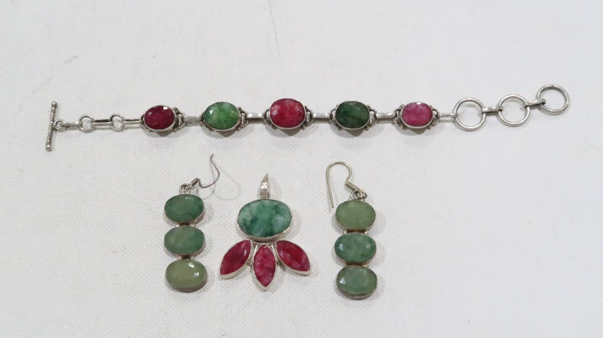 Roher Rubin Und Roher Smaragd? Anhänger, Armband, Ohrring Set von VintageByTrader