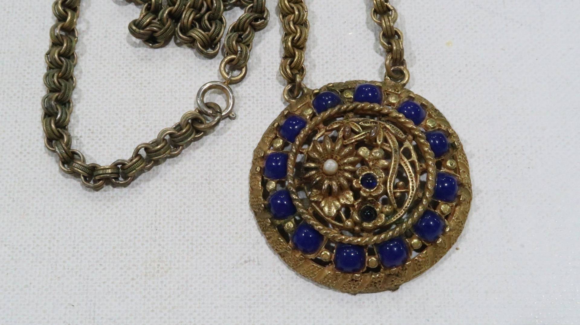 Vintage Lucien Piccard 107 M Lapis Glas Halskette Mit Blumenmotiv von VintageByTrader