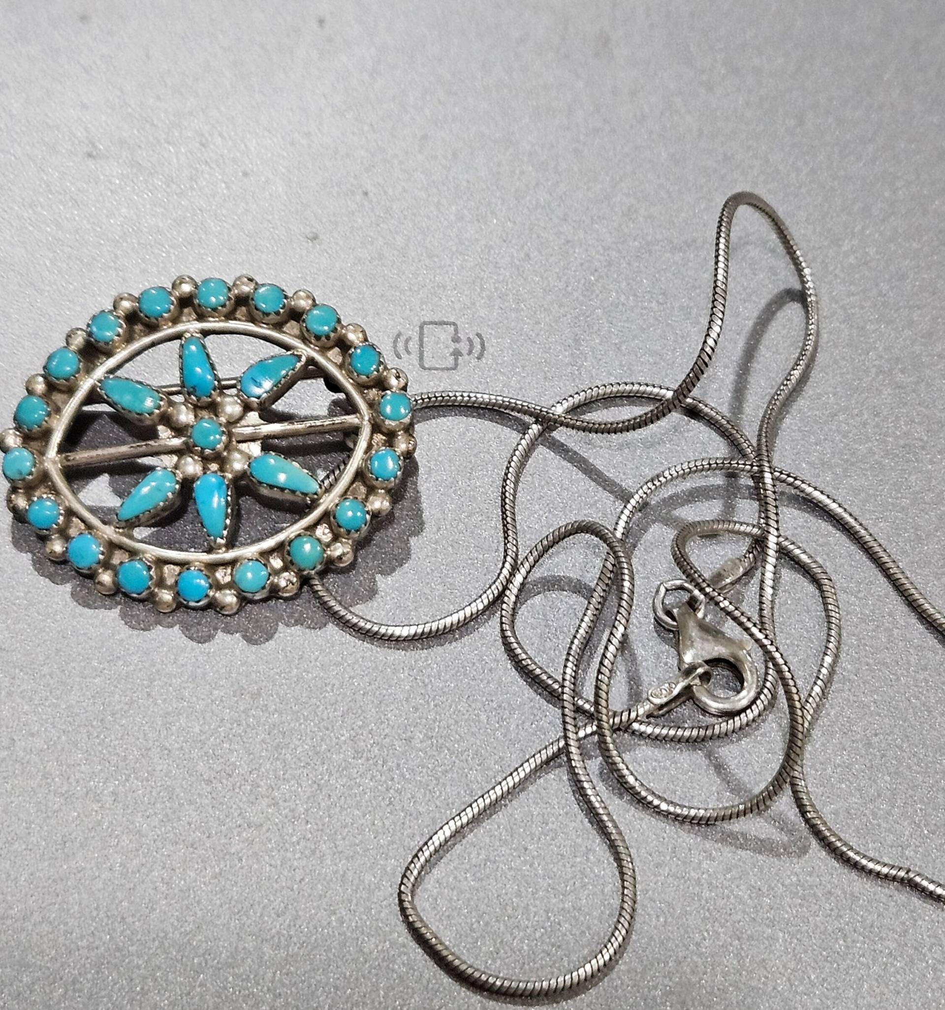 Vintage Türkis Petit Point Mit Schlangenauge Anhänger/Brosche von VintageByTrader