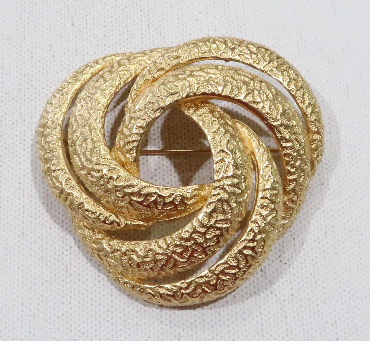 Vintage Twisted Knoten Christian Dior Gebürstet Gold Strukturierte Große Brosche Vintage Twisted Knoten Christian Dior Gebürstet Gold Strukturierte Große Brosche von VintageByTrader