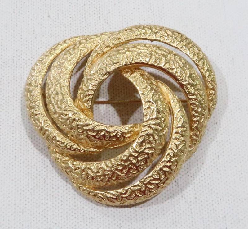Vintage Twisted Knoten Christian Dior Gebürstet Gold Strukturierte Große Brosche von VintageByTrader