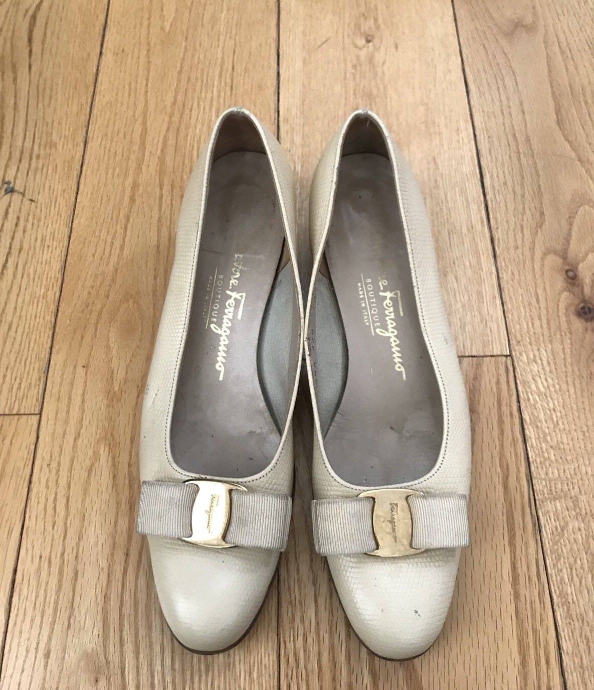 Vtg Salvatore Ferragamo 7, 5 Beige Ballett Bogen Flach Damen Schuhe Vara Varina Vera Vtg Salvatore Ferragamo 7, 5 Beige Ballett Bogen Flach Damen Schuhe Vara Varina Vera von VintageCactusCloset