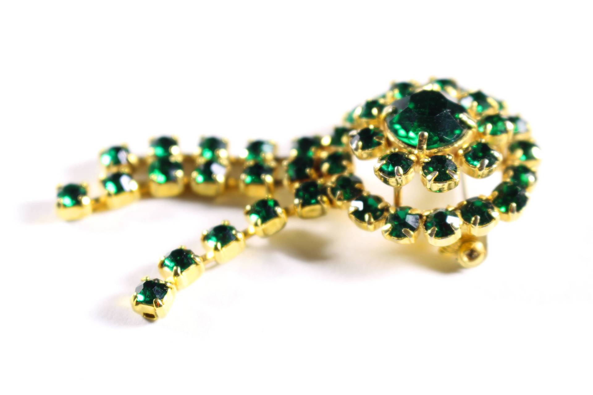 Vintage Grün Rundschreiben Rhinestone-Kaskaden-Brosche von VintageCarwen