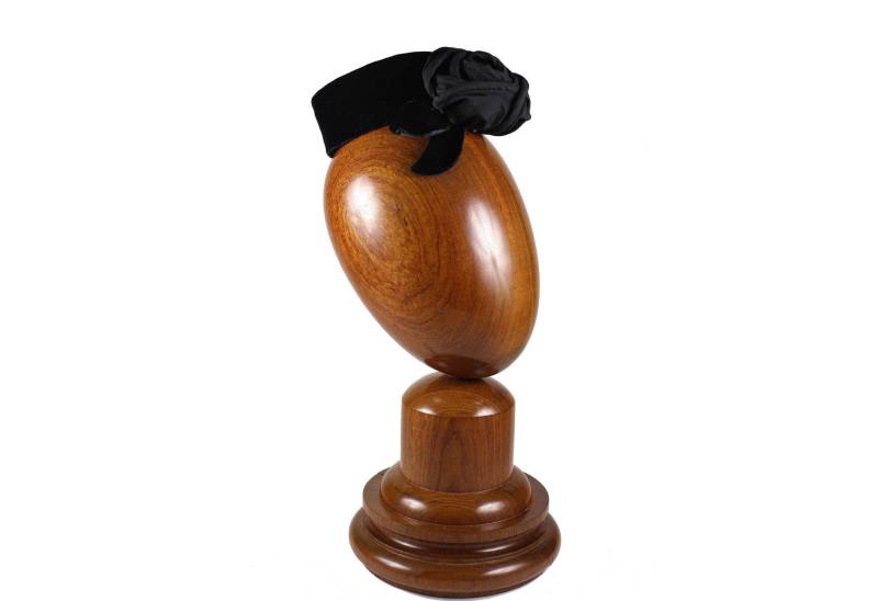 Vintage Kopfschmuck "Elizabeth Arden By Elio Berhanyer" Schwarzer Samt von VintageCarwen