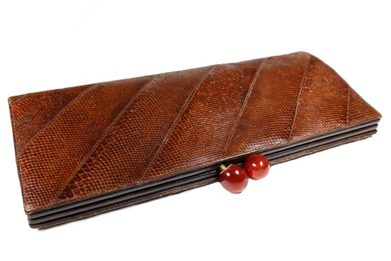 Vintage Längliche Patchwork Schlangenleder Clutch Bakelit Verschluss von VintageCarwen