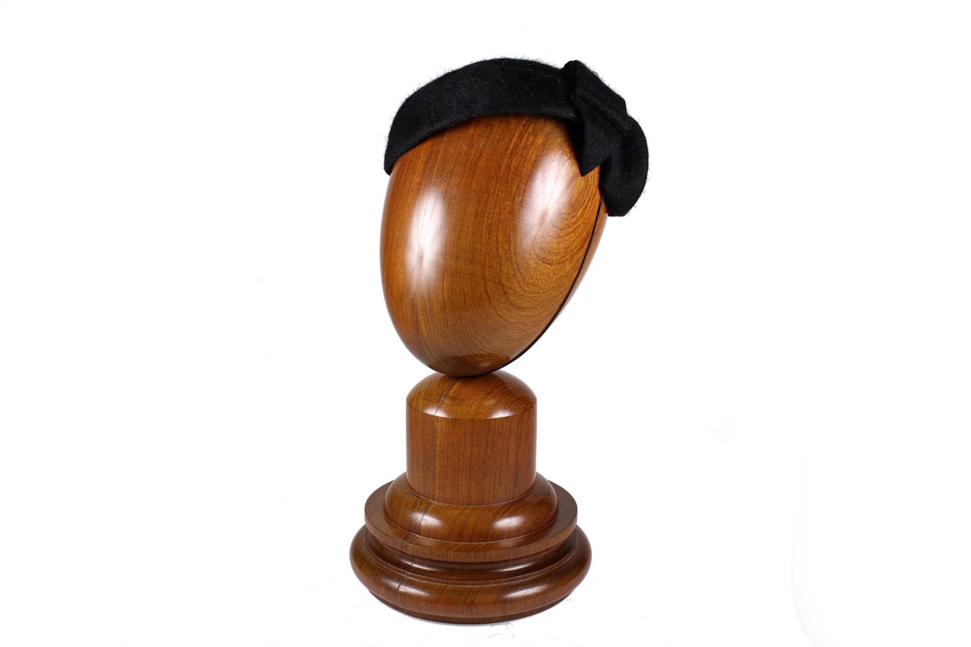 Vintage Schwarzer Filzhut Mit Einer Perlen-Hutnadel von VintageCarwen