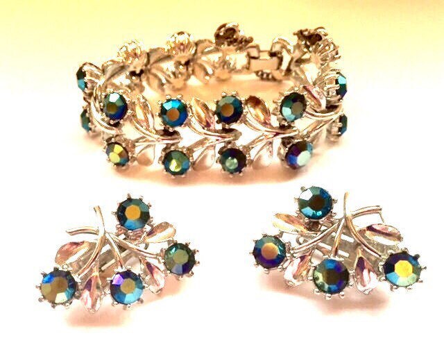 Vintage Ohrringe Und Armband Set - Blaue Strass Blume Hochzeit Ausgezeichnete Zustand Von Chic Ltd Vintage Ohrringe Und Armband Set - Blaue Strass Blume Hochzeit Ausgezeichnete Zustand Von Chic Ltd von VintageChicLtd