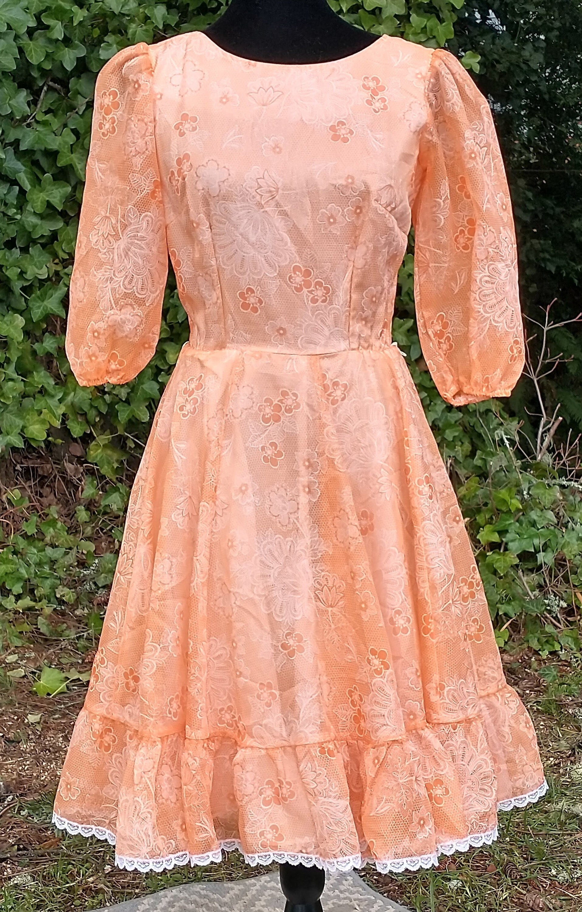 1950Er Orange Sherbert Fit Und Flare, Bauernärmel, Komplett Gefüttert Mit Pettycoat, Blumenstoff, Frauen Kleines Kleid, Teekleid von VintageClosetByBecca