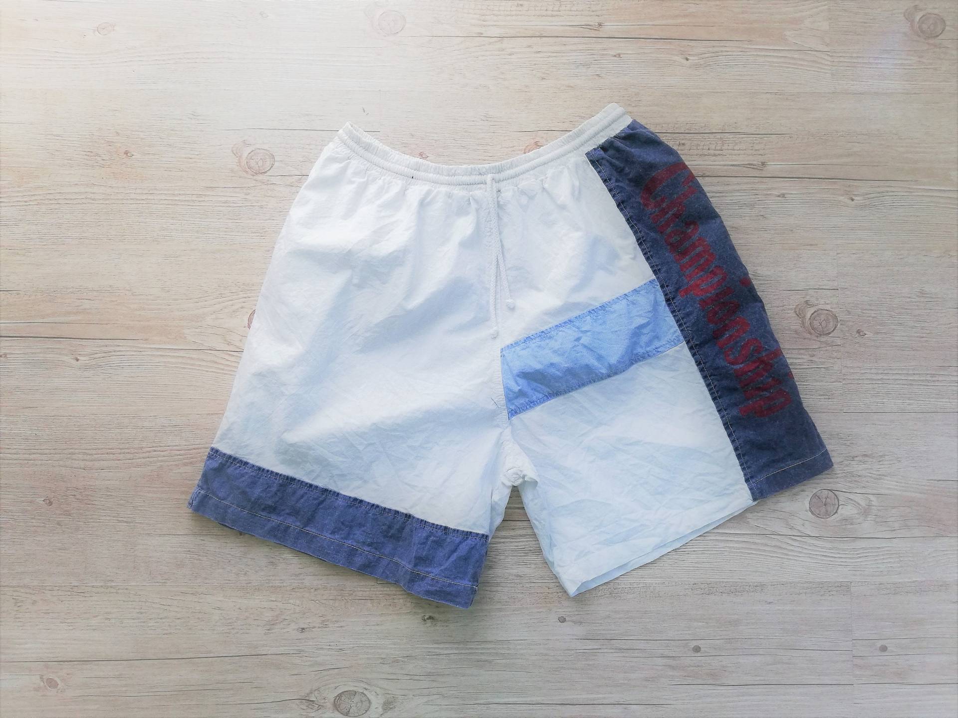 Vintage 80Er Jahre Colorblock Long Shorts Herren Verblasste Baumwolle Surf Short Beachwear Sport Größe Large Kleidung Vintage 80Er Jahre Colorblock Long Shorts Herren Verblasste Baumwolle Surf Short Beachwear Sport Größe Large Kleidung von VintageCommode