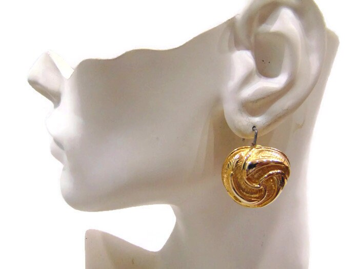 Vintage Gold Swirl Pattern Stud Earrings Pierced Style Vintage Gold Swirl Pattern Stud Earrings Pierced Style von VintageConnoisseur