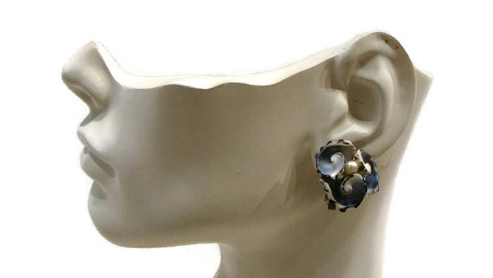 Vintage Shell Earrings Clip On Cluster von VintageConnoisseur