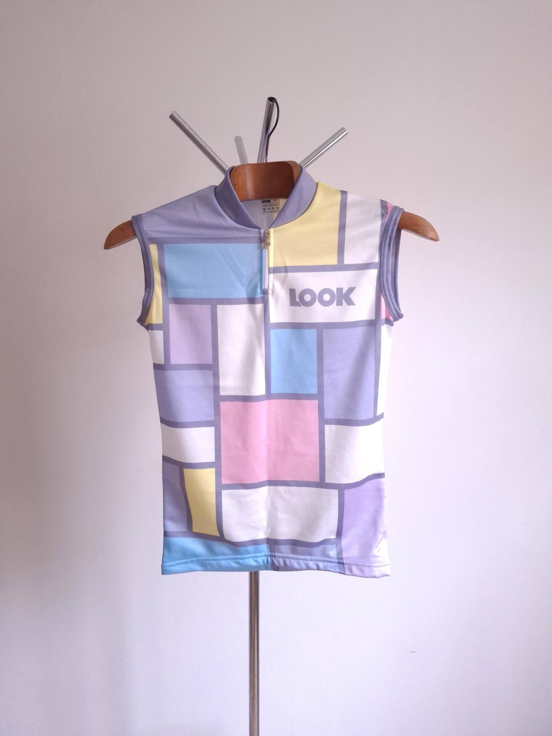 Vintage 80Er Jahre Wunderschönes Und Zartes "Look' Schweizer Damen Ärmelloses Radtrikot Von Assos, Größe M von VintageCycling