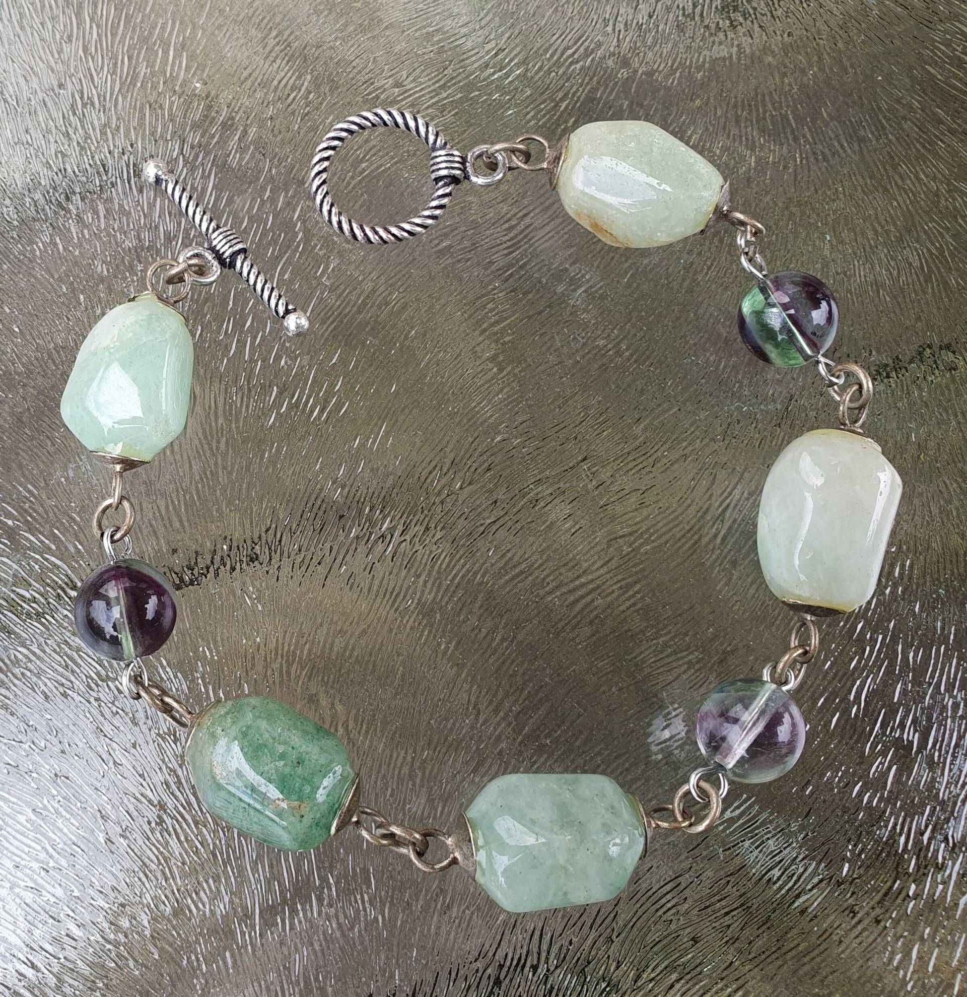 Upcycling Edelstein Armband Mit Aventurin Und Fluorit Perlen von VintageDeBlijeEkster