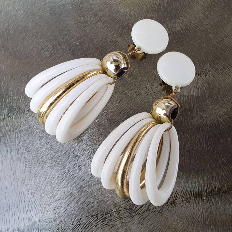 Vintage Ohrclips Aus Den 80Er Jahren in Weiß Und Gold von VintageDeBlijeEkster